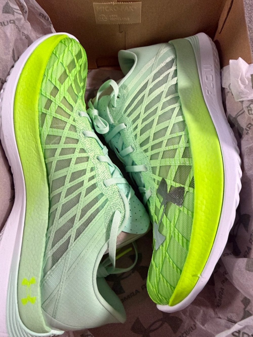 Under Armour Men’s Mint & Neon Green Velocity Elite running shoes